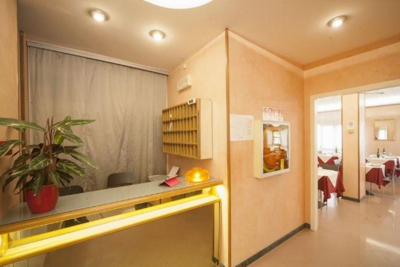 Hotel Manola Rimini Bagian luar foto