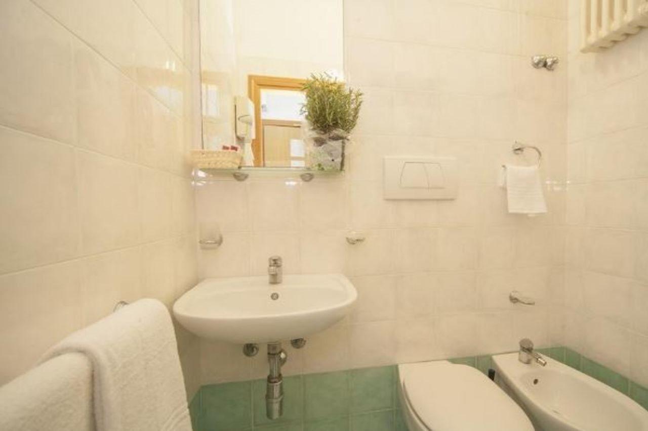 Hotel Manola Rimini Bagian luar foto