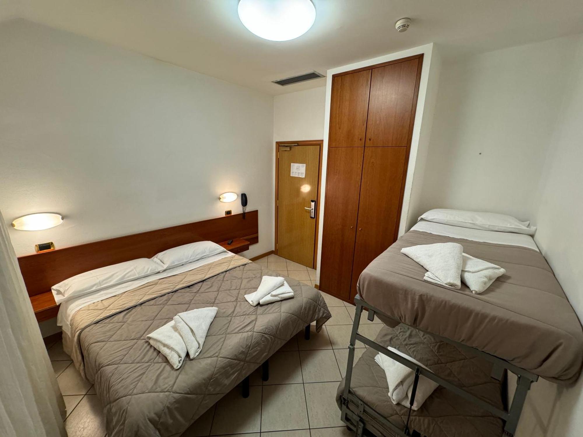Hotel Manola Rimini Bagian luar foto