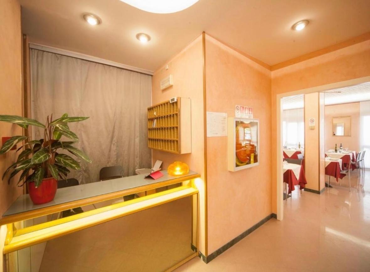 Hotel Manola Rimini Bagian luar foto