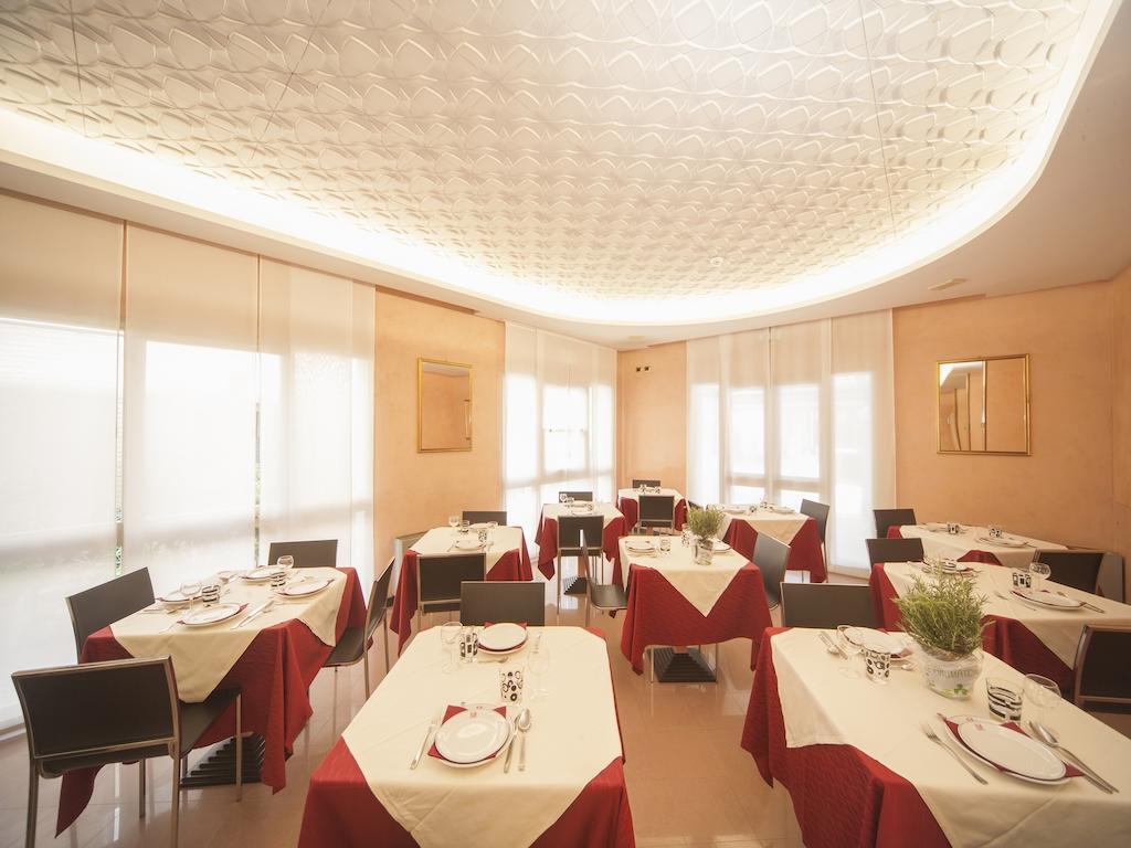 Hotel Manola Rimini Bagian luar foto