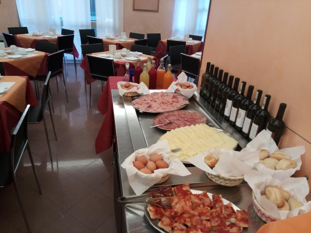 Hotel Manola Rimini Bagian luar foto
